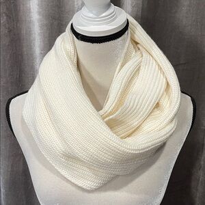 Under Armour Ivory Ribbed Scarf